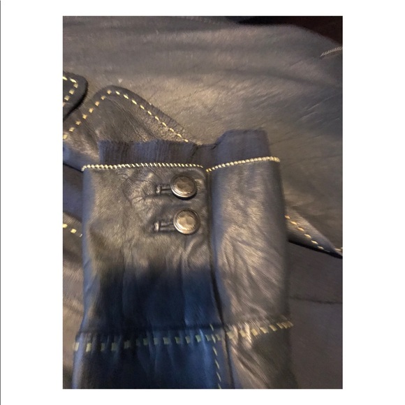 Soft leather is a must have - Picture 5 of 5